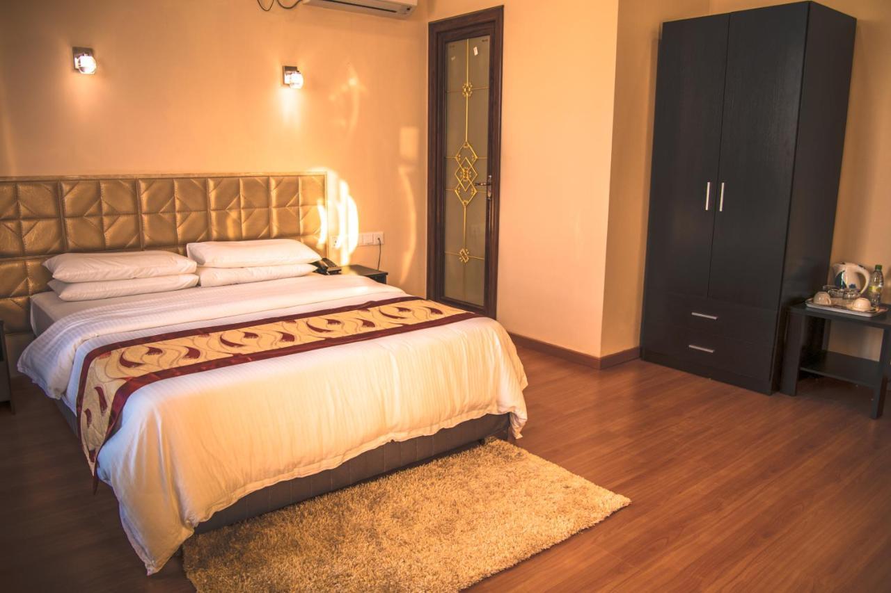Abuharee Grand Hotel Addu City Exterior photo