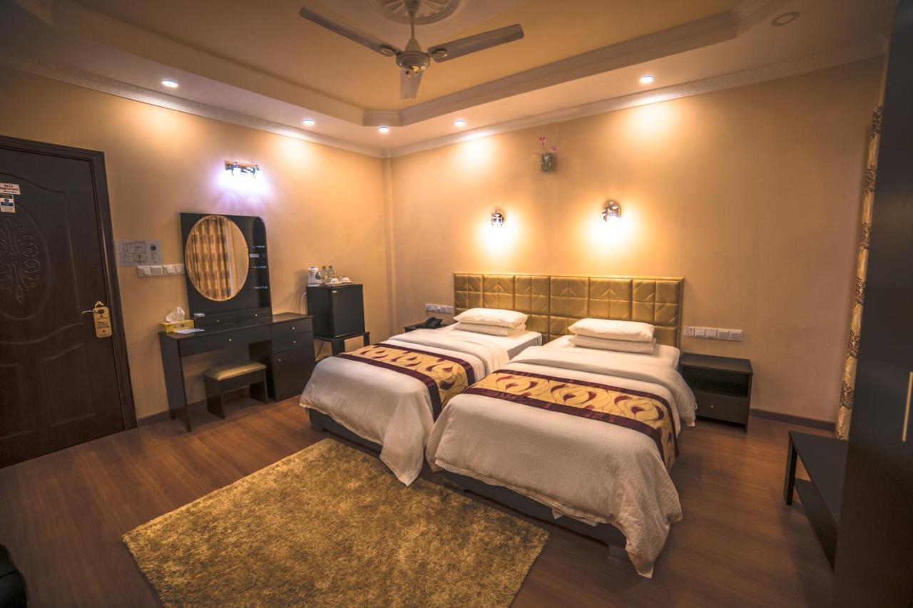 Abuharee Grand Hotel Addu City Exterior photo