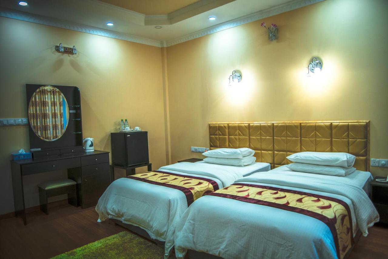 Abuharee Grand Hotel Addu City Exterior photo